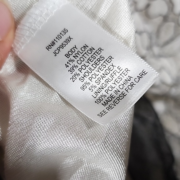 🤎 NWT! Speachless V Neck Dress - Picture 11 of 13